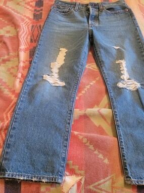 NWOT Levi's Women's Blue Button-Fly Ankle Jeans 28x26, Distressed